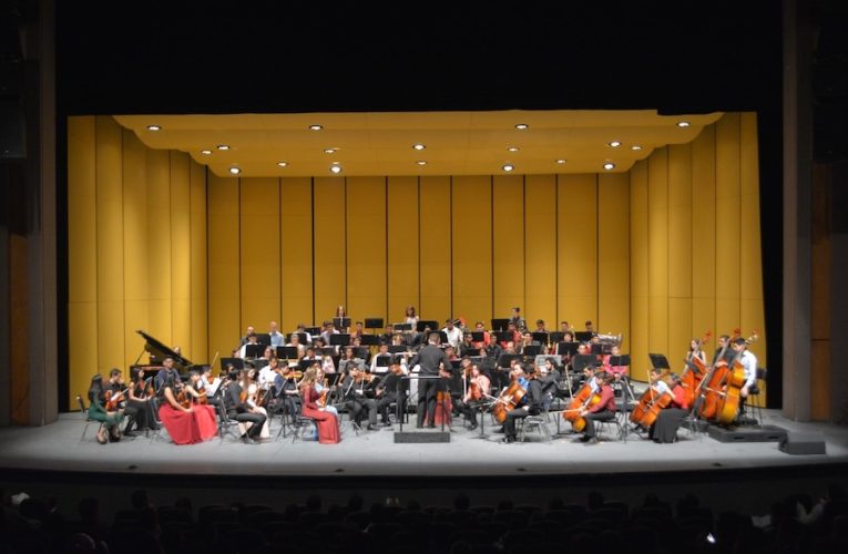 Sinfónica Juvenil de Torreón celebra el mes patrio