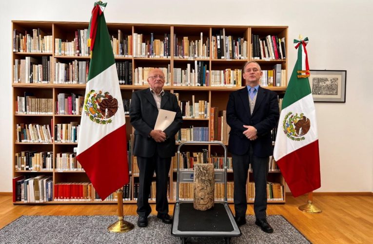 México recupera pieza arqueológica en Austria