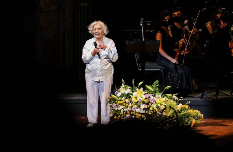 Elena Poniatowska celebra sus 90 años en Bellas Artes