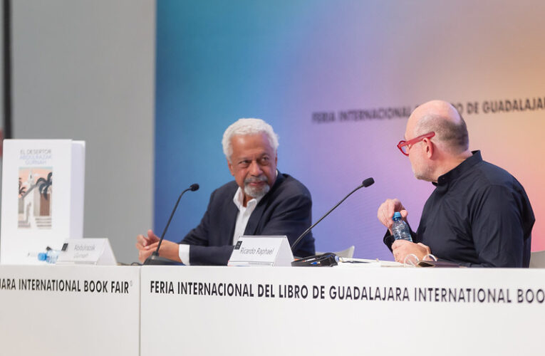 El Premio Nobel  Abdulrazak Gurnah presentó su libro “El desertor” en la FIL