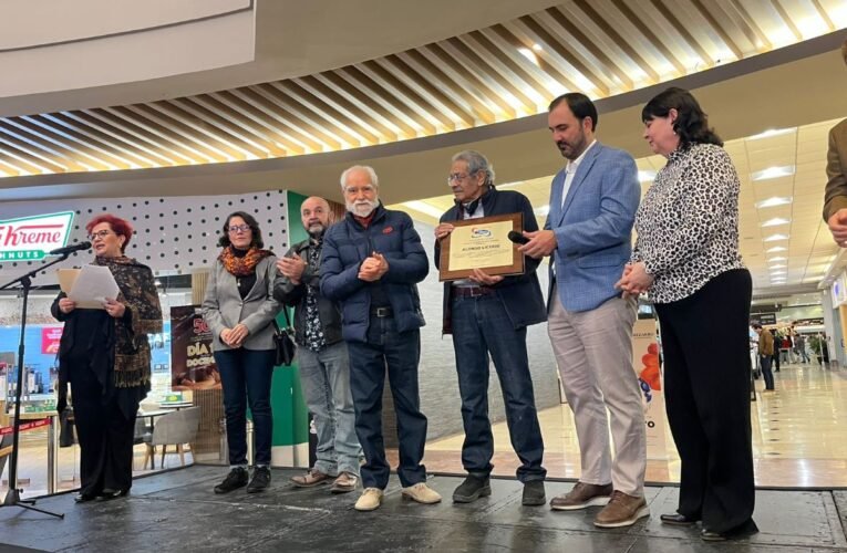 El artista gráfico Alonso Licerio recibe homenaje