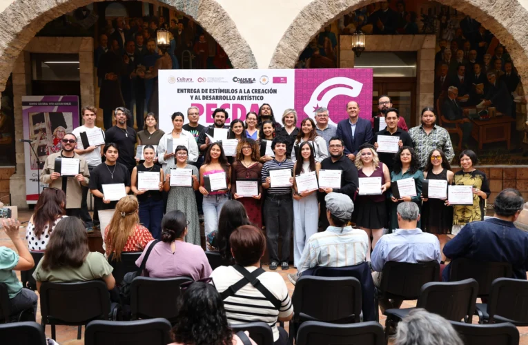 Entrega Coahuila estímulos a 43 creadores y creadoras